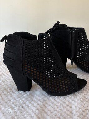 Black Jessica Cline Peeptoe Booties Sz 10